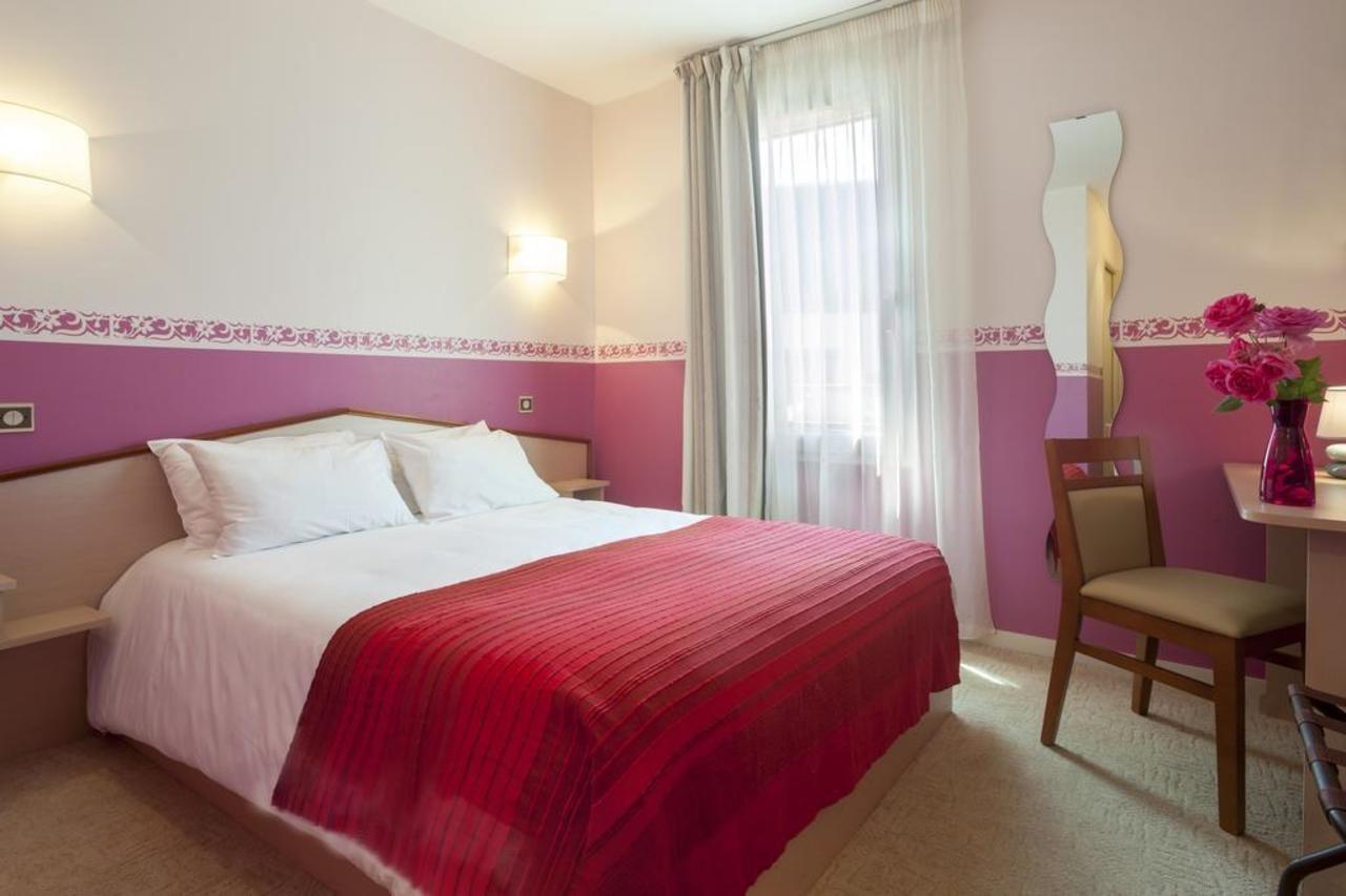 Brit Hotel Le Lion D'Or Chinon Exterior photo