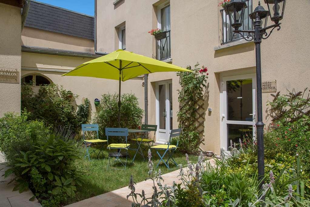 Brit Hotel Le Lion D'Or Chinon Exterior photo