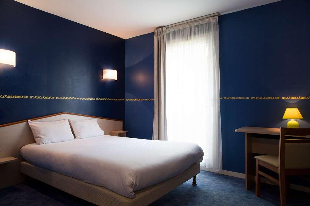 Brit Hotel Le Lion D'Or Chinon Room photo