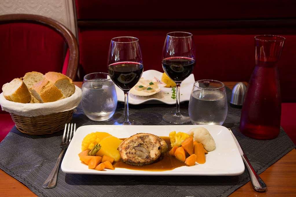 Brit Hotel Le Lion D'Or Chinon Restaurant photo