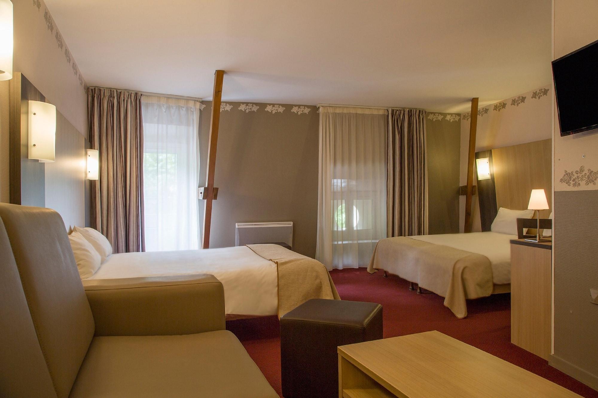 Brit Hotel Le Lion D'Or Chinon Exterior photo
