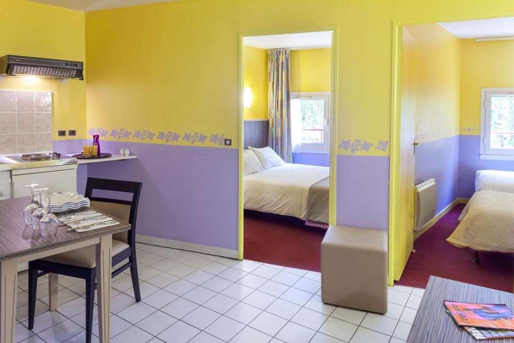Brit Hotel Le Lion D'Or Chinon Room photo