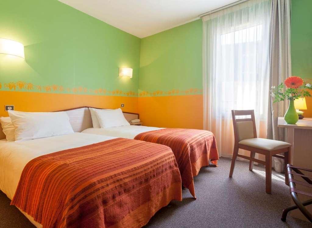 Brit Hotel Le Lion D'Or Chinon Room photo