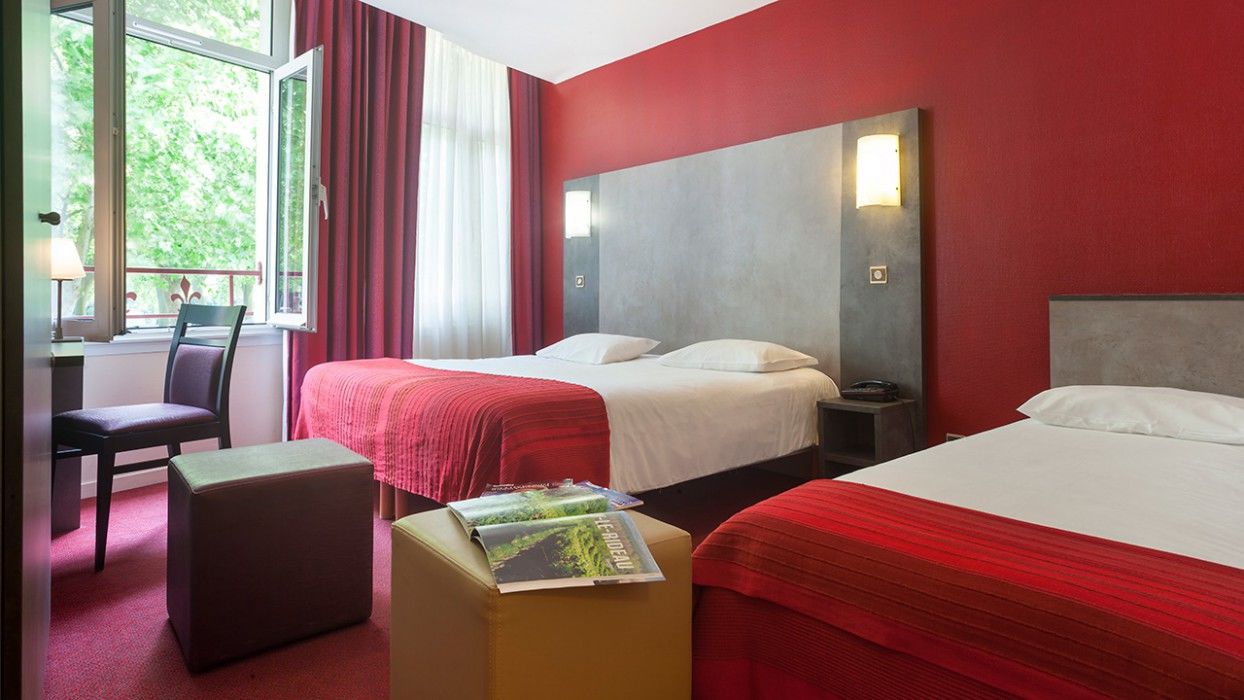 Brit Hotel Le Lion D'Or Chinon Exterior photo